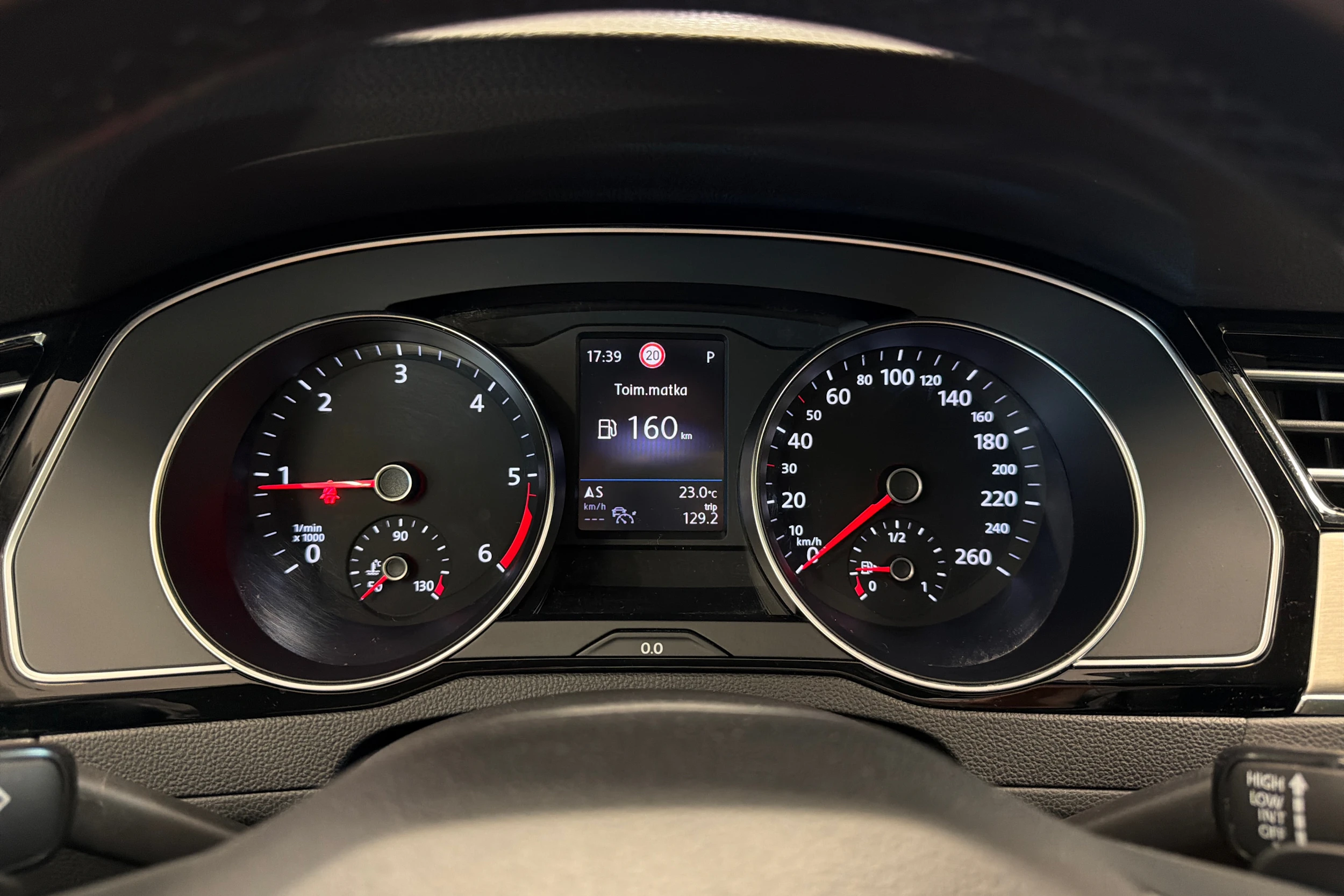 sininen Volkswagen Passat 2020 kuva 16.