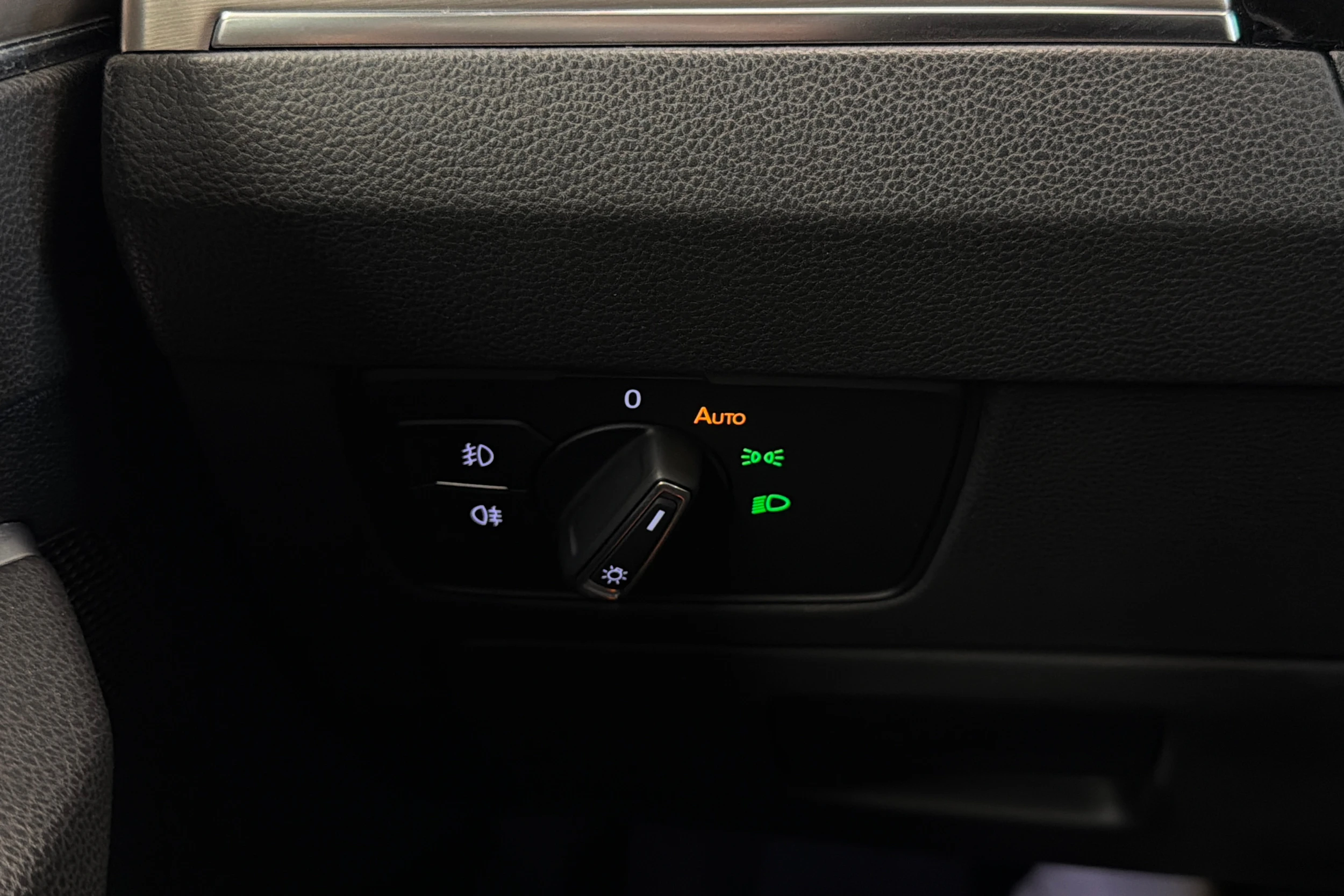 sininen Volkswagen Passat 2020 kuva 17.