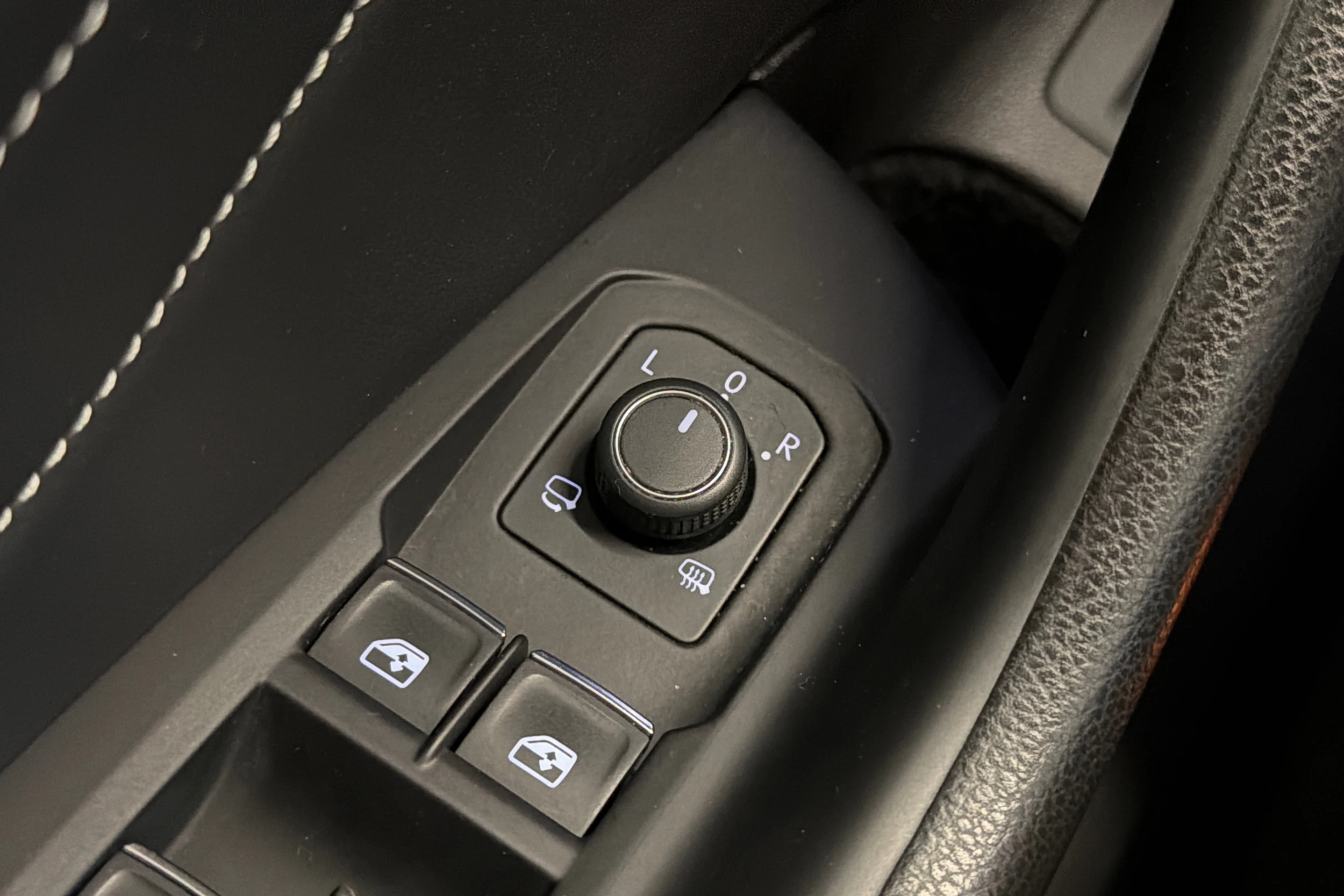 sininen Volkswagen Passat 2020 kuva 19.