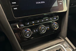 sininen Volkswagen Passat 2020 kuva 21.