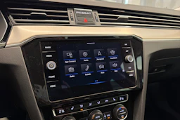 sininen Volkswagen Passat 2020 kuva 22.