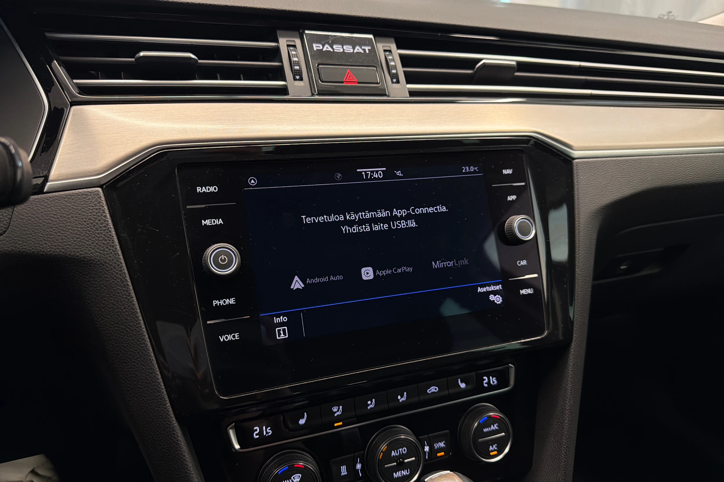 sininen Volkswagen Passat 2020 kuva 23.