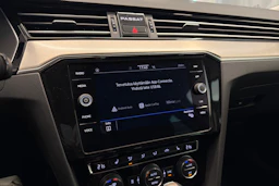 sininen Volkswagen Passat 2020 kuva 23.