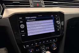 sininen Volkswagen Passat 2020 kuva 26.