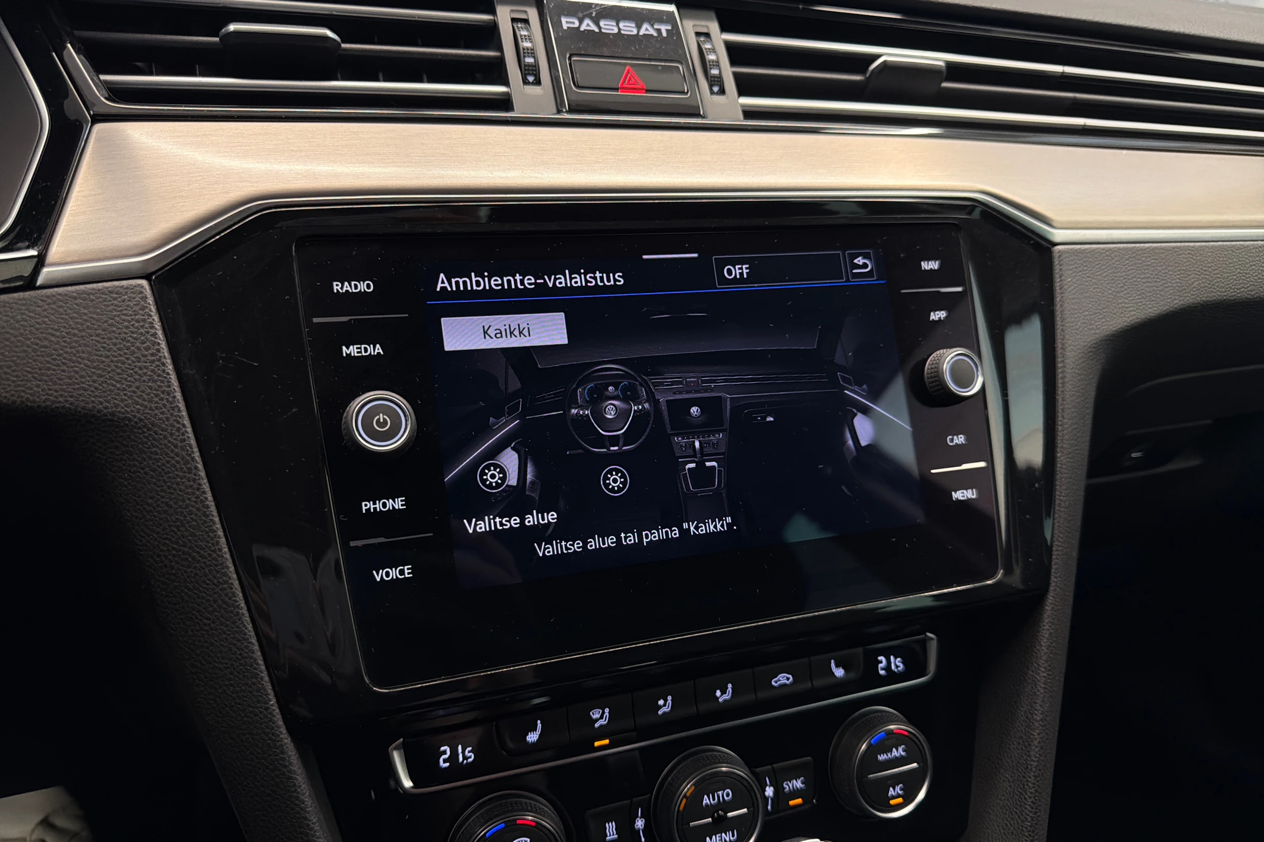 sininen Volkswagen Passat 2020 kuva 27.