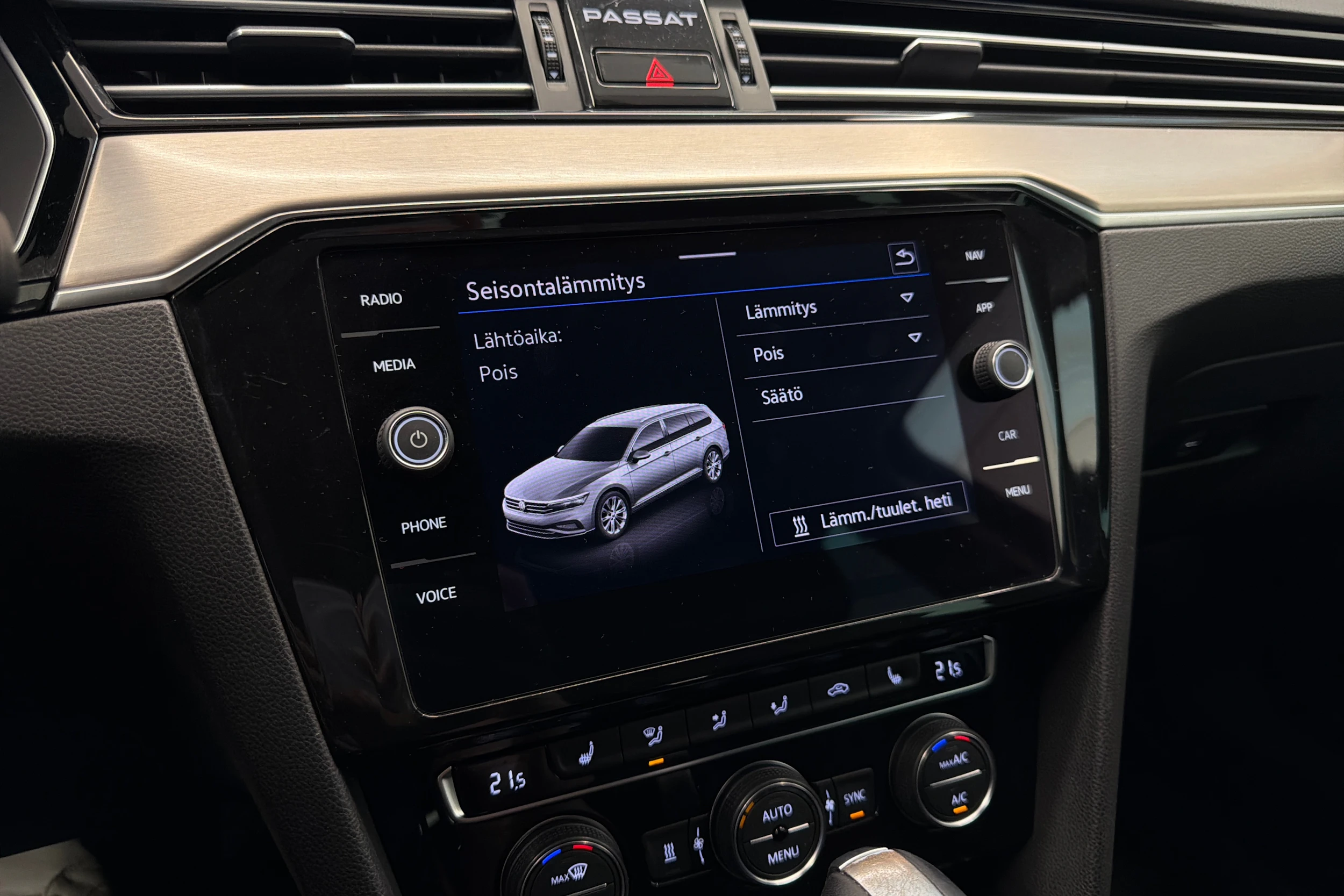 sininen Volkswagen Passat 2020 kuva 28.