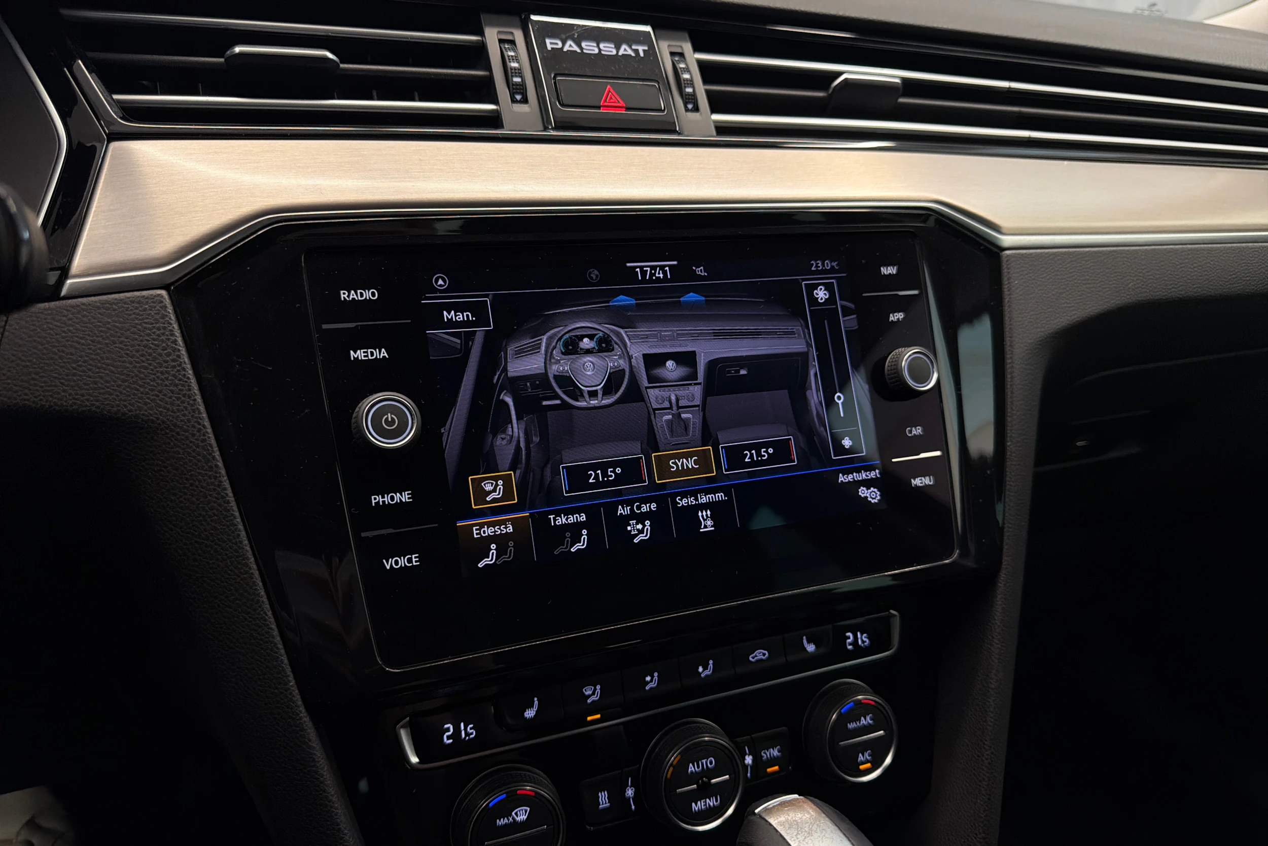 sininen Volkswagen Passat 2020 kuva 29.