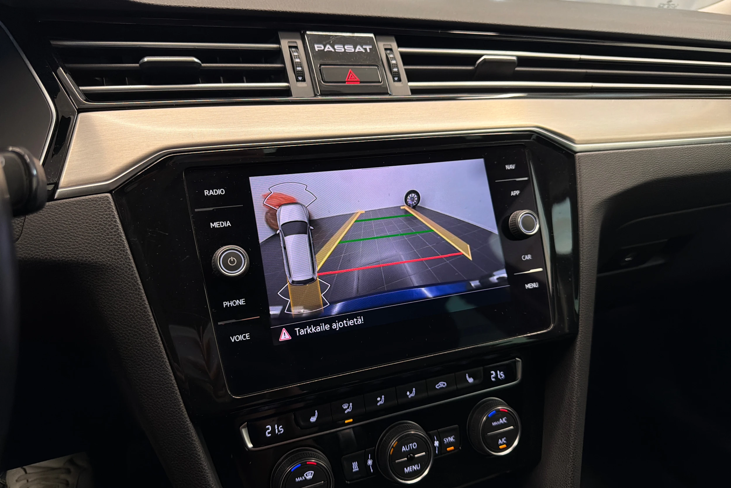 sininen Volkswagen Passat 2020 kuva 30.