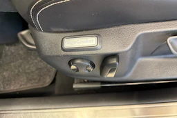 sininen Volkswagen Passat 2020 kuva 32.