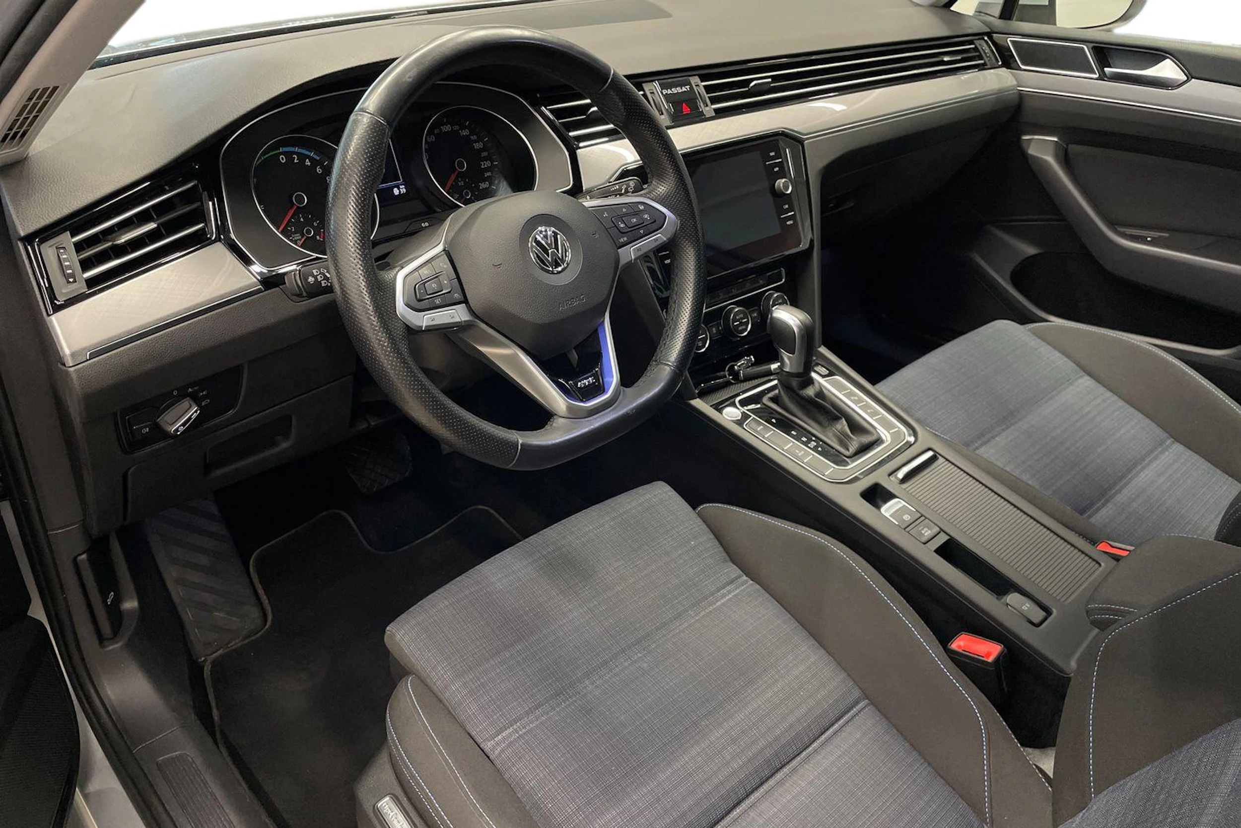 Hopea Volkswagen PASSAT 2020 kuva 8.