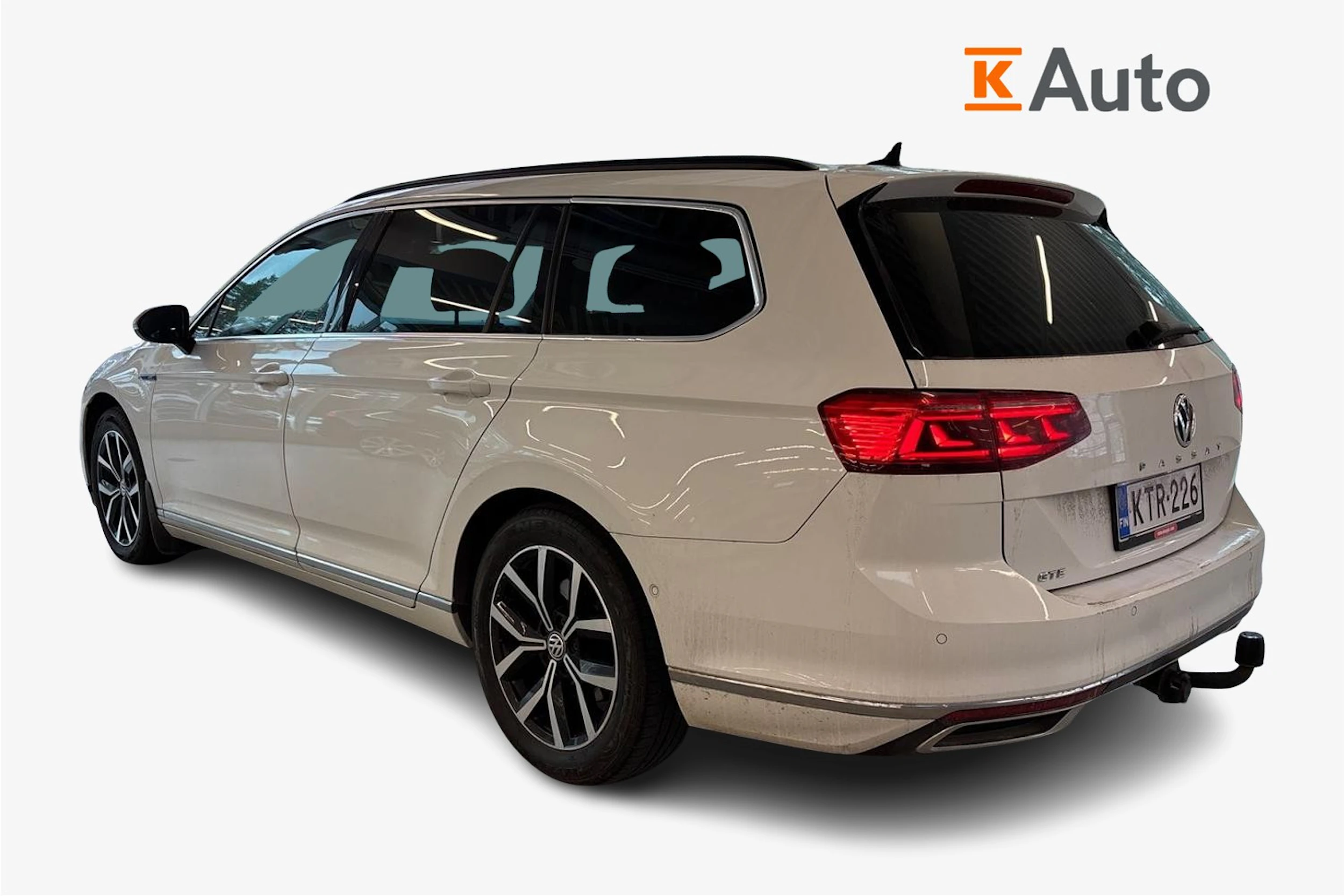 Valkoinen Volkswagen PASSAT 2020 kuva 2.