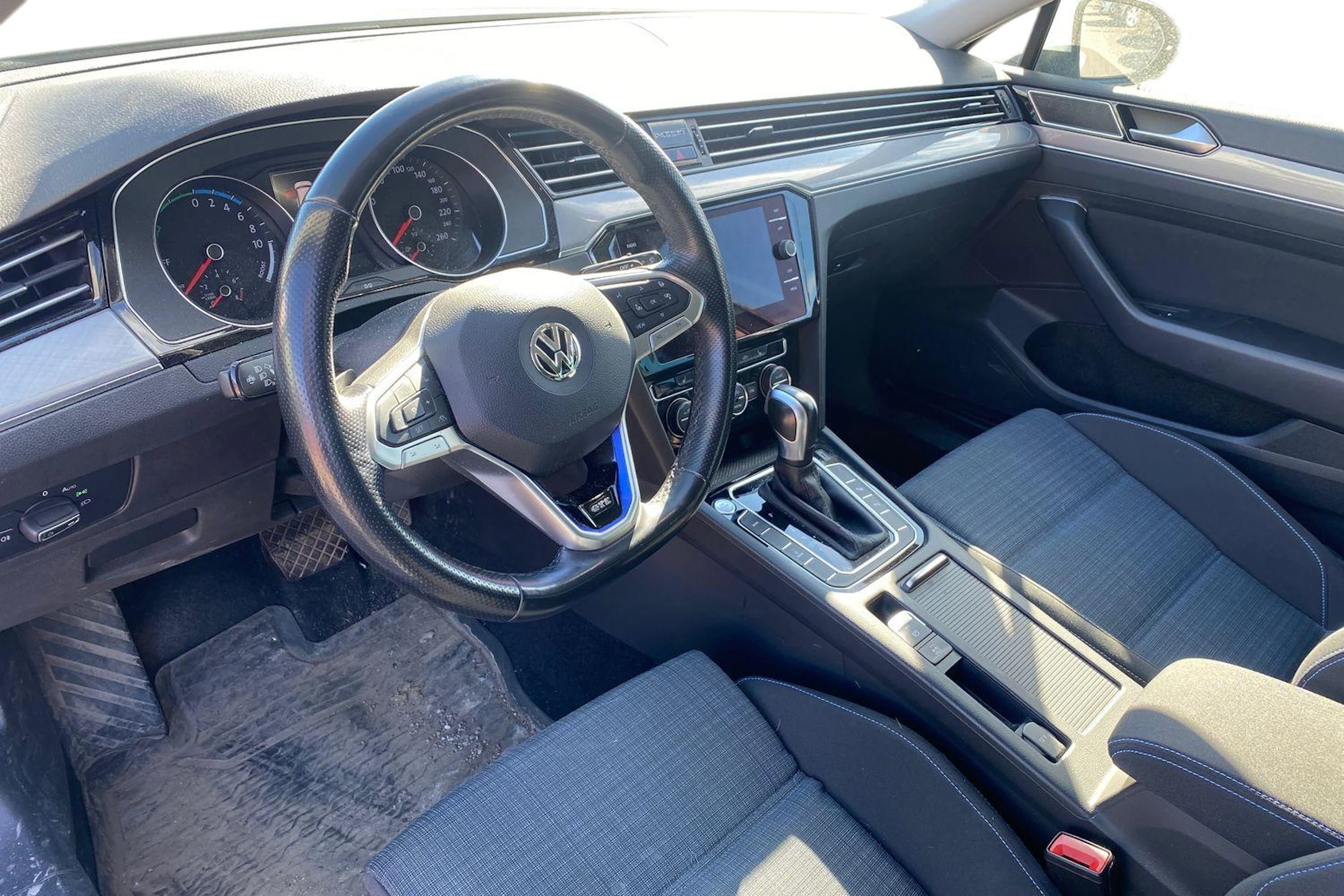 valkoinen Volkswagen Passat 2020 kuva 3.