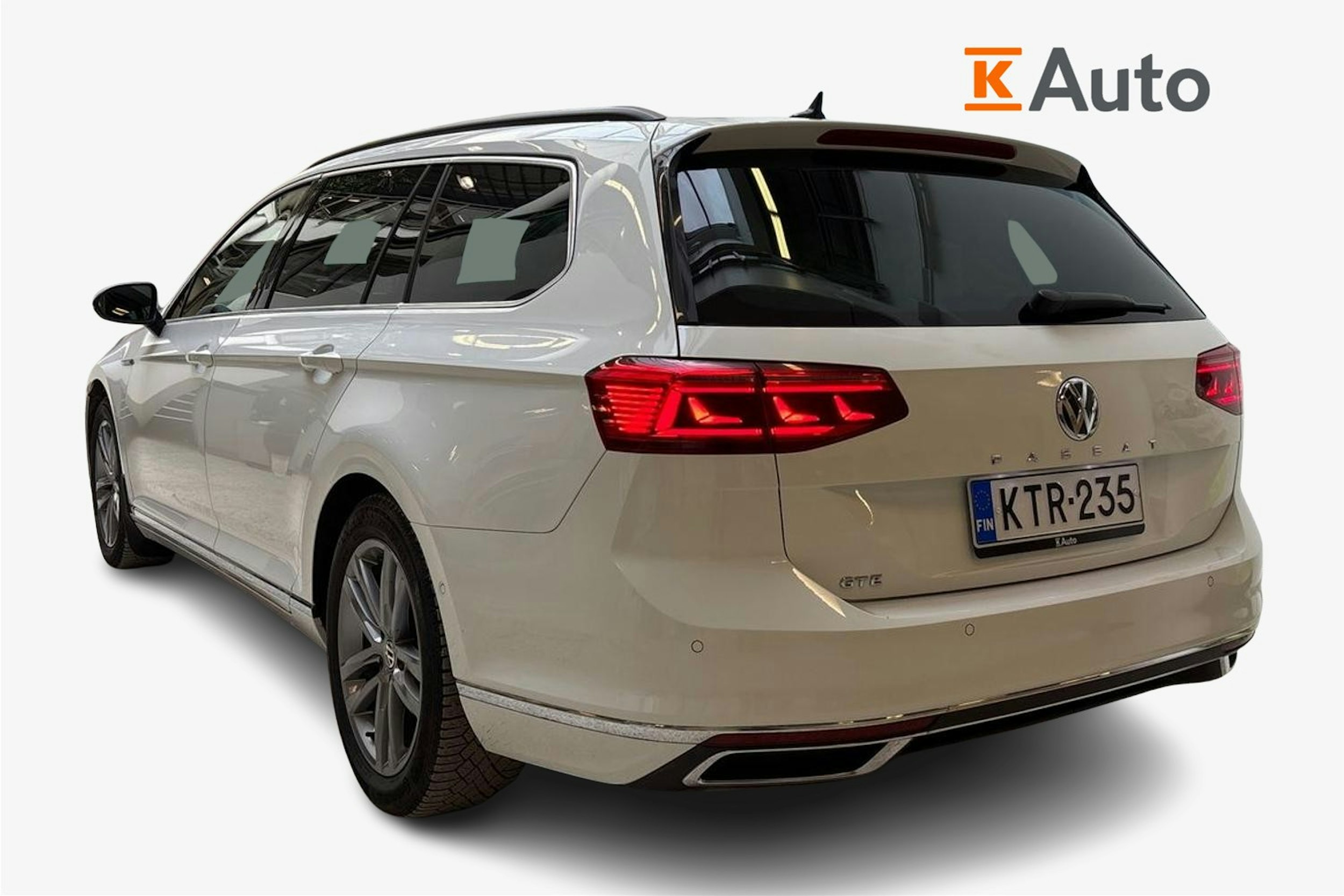 valkoinen Volkswagen Passat 2020 kuva 2.