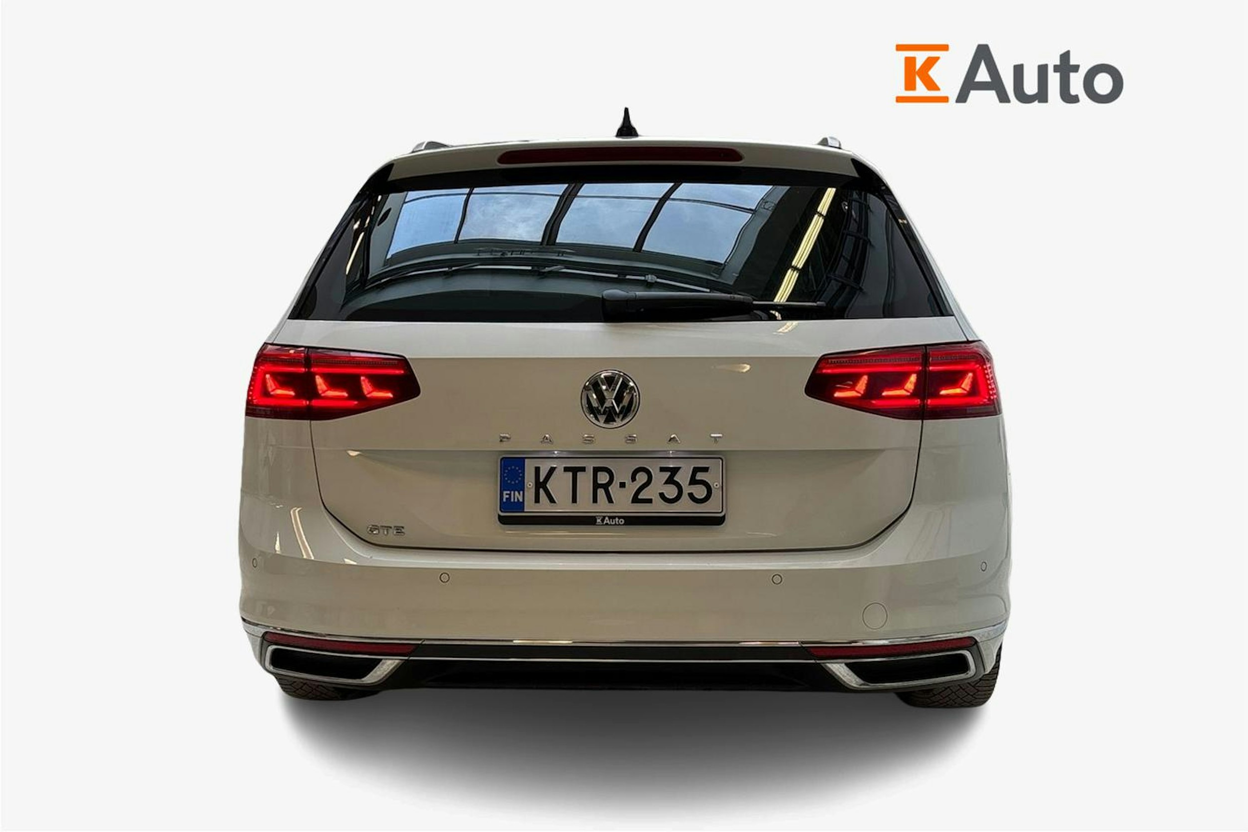 valkoinen Volkswagen Passat 2020 kuva 3.