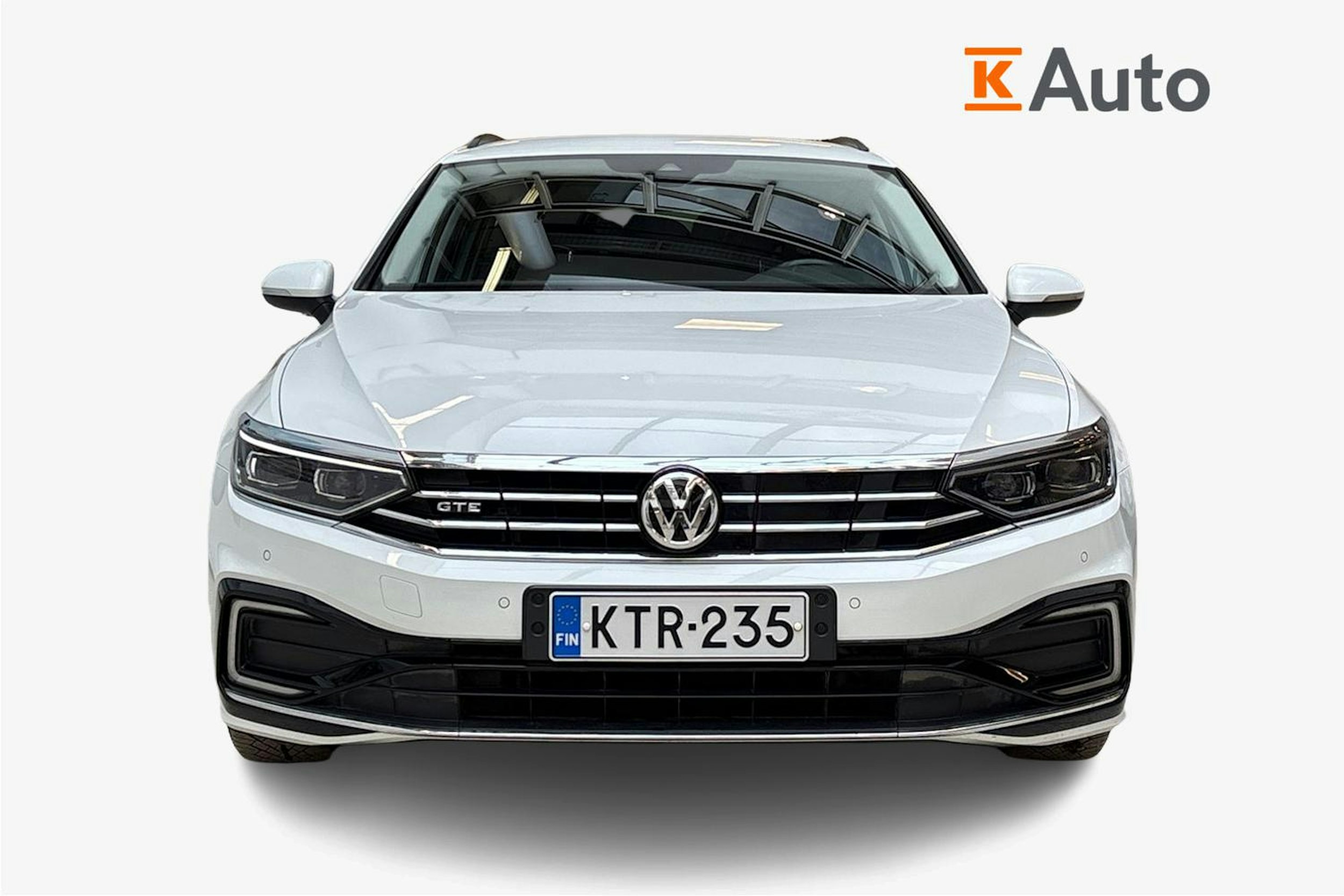 valkoinen Volkswagen Passat 2020 kuva 4.