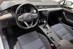 valkoinen Volkswagen Passat 2020 kuva 6.