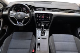 valkoinen Volkswagen Passat 2020 kuva 7.