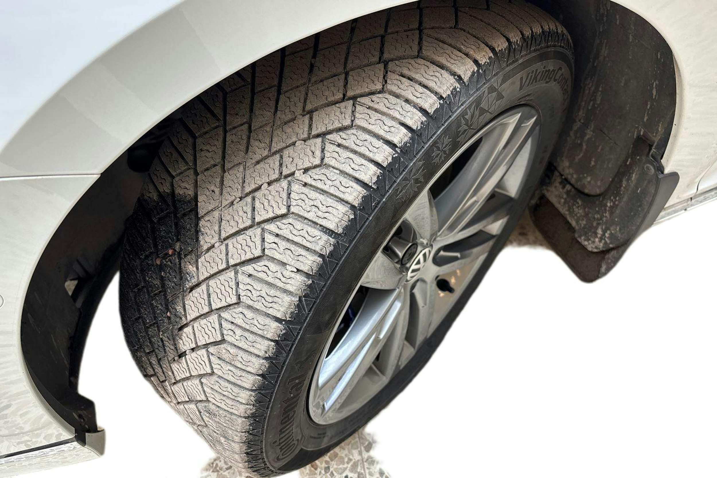 valkoinen Volkswagen Passat 2020 kuva 9.