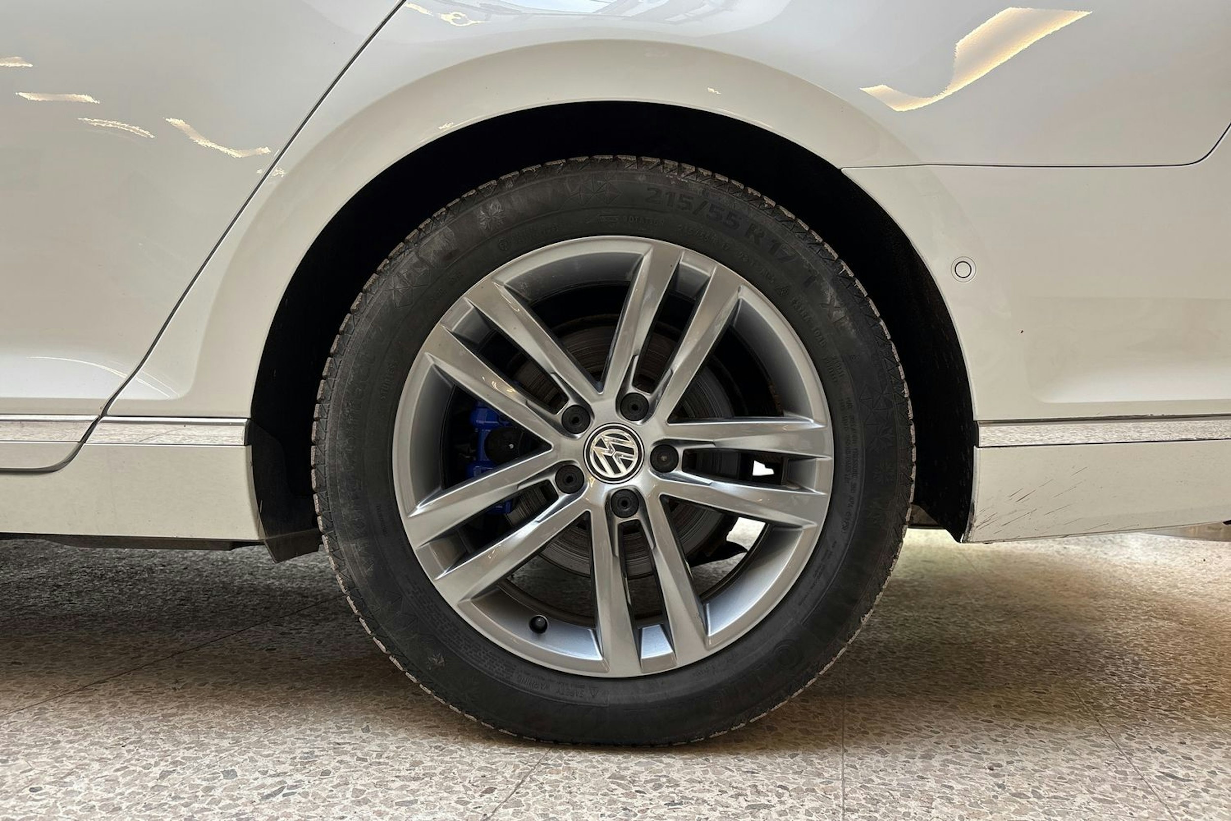 valkoinen Volkswagen Passat 2020 kuva 10.