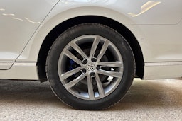 valkoinen Volkswagen Passat 2020 kuva 10.