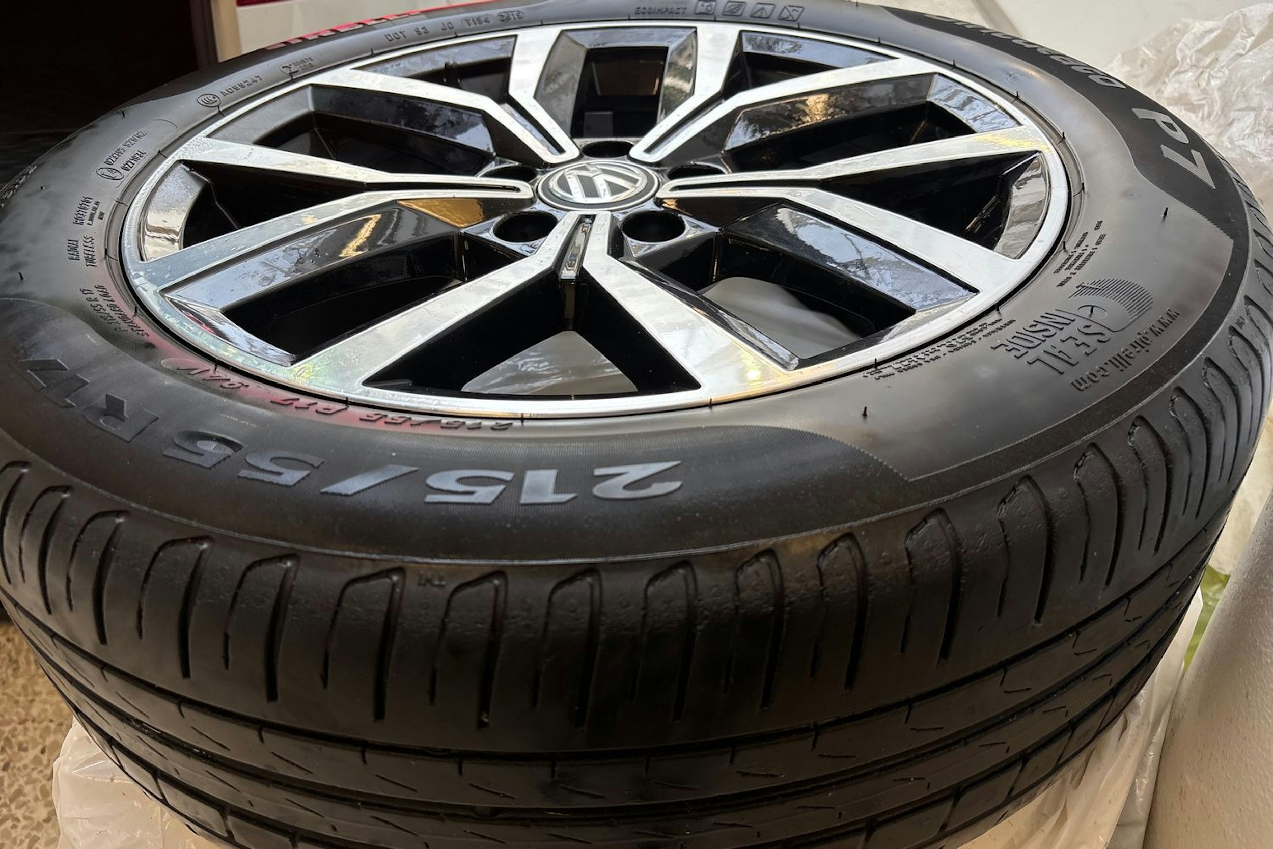 valkoinen Volkswagen Passat 2020 kuva 11.