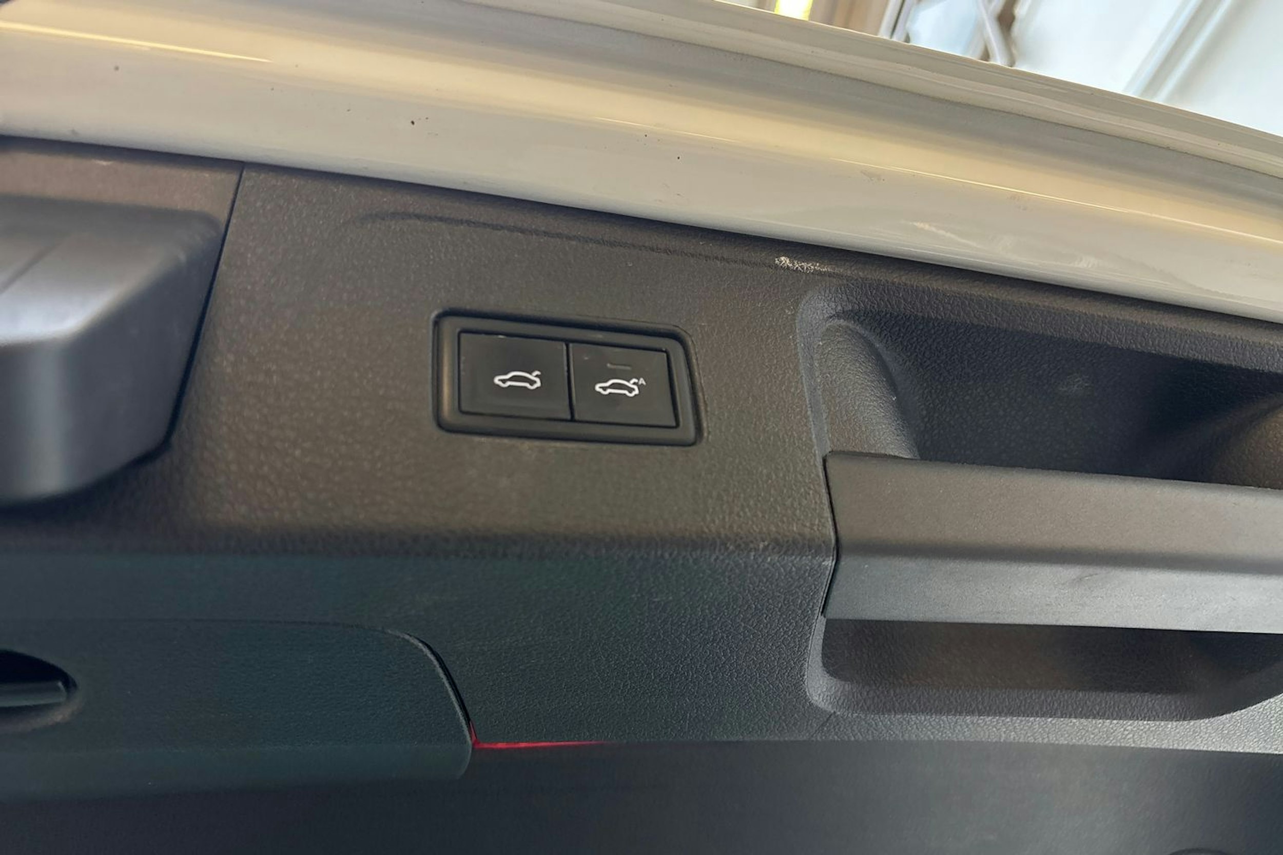 valkoinen Volkswagen Passat 2020 kuva 13.