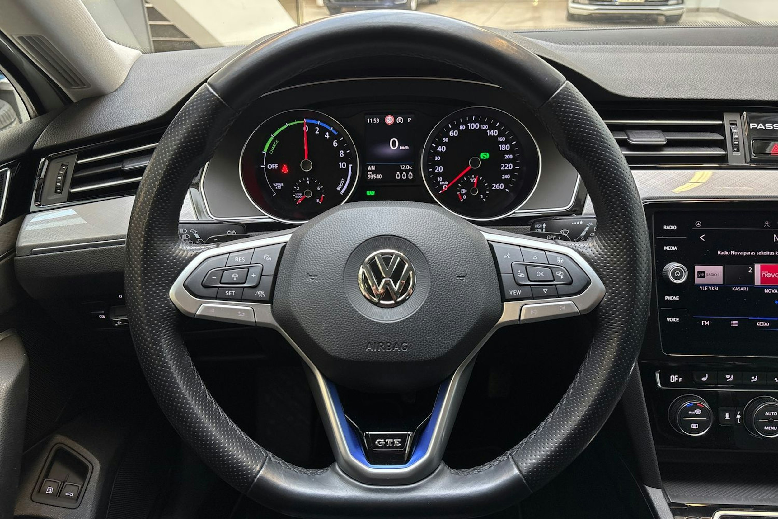 valkoinen Volkswagen Passat 2020 kuva 15.