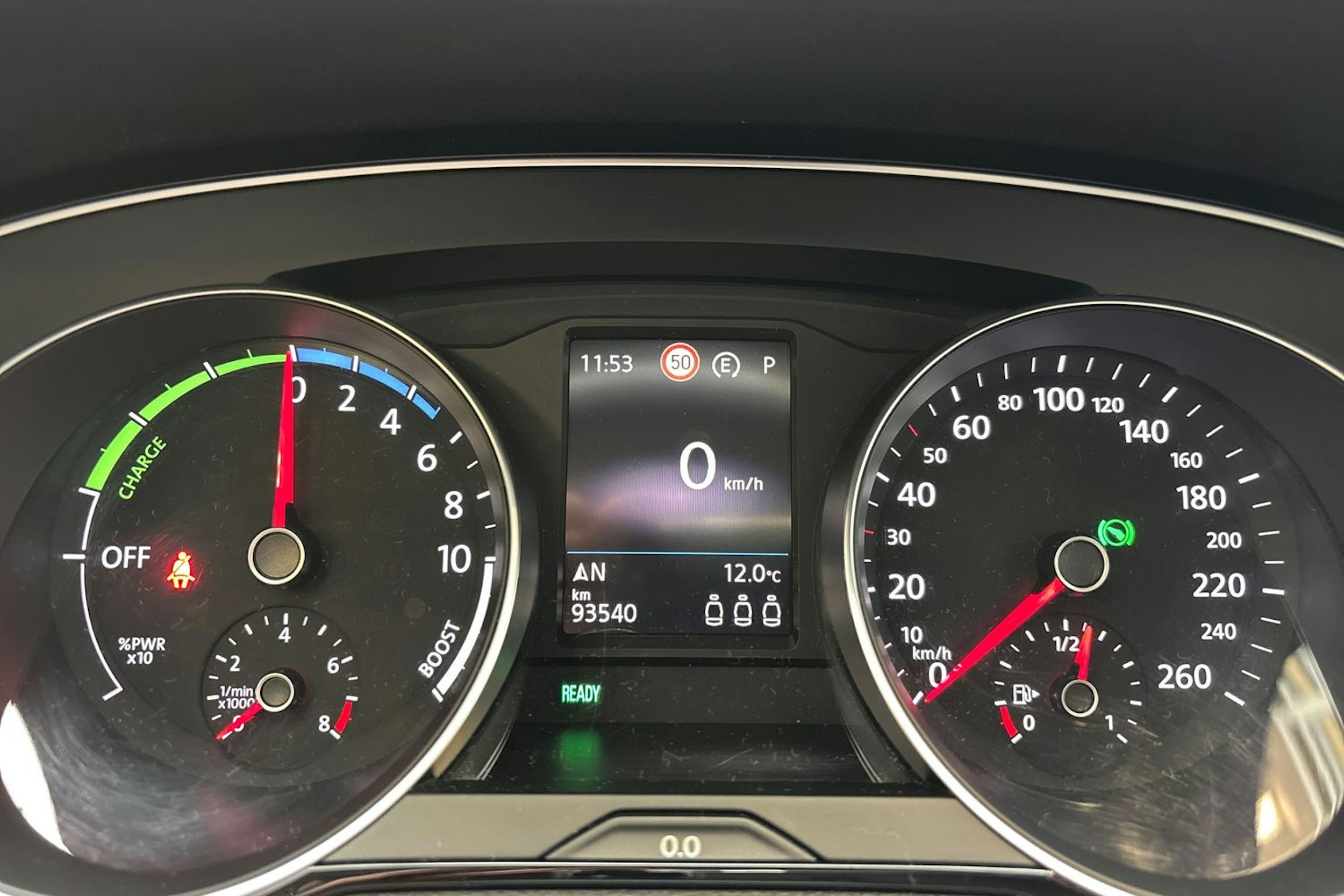 valkoinen Volkswagen Passat 2020 kuva 16.