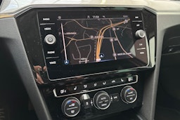 valkoinen Volkswagen Passat 2020 kuva 18.