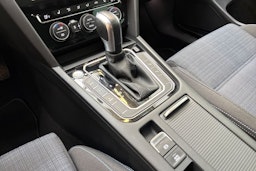 valkoinen Volkswagen Passat 2020 kuva 20.