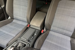 valkoinen Volkswagen Passat 2020 kuva 21.