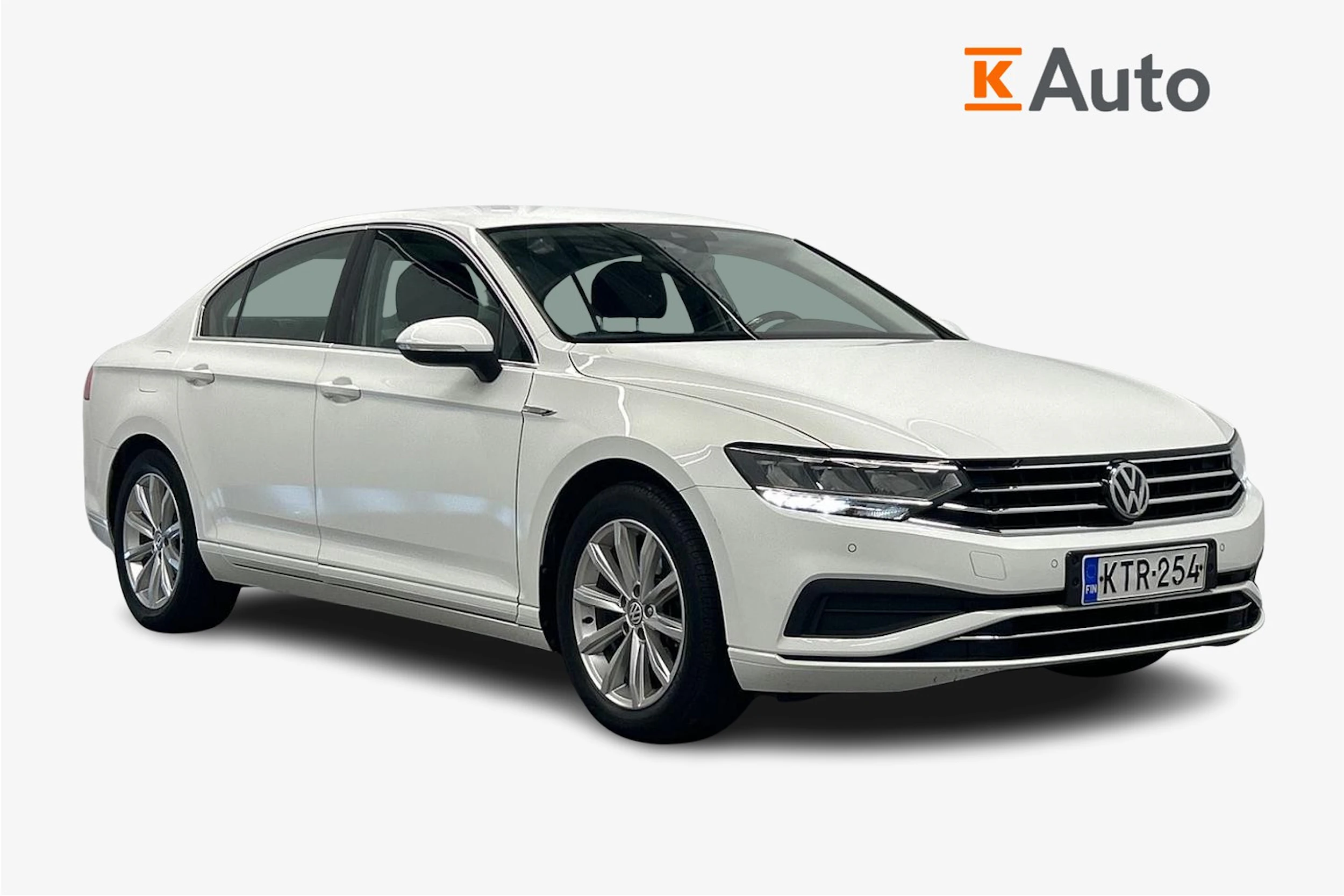 valkoinen Volkswagen Passat 2020 kuva 1.