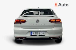 valkoinen Volkswagen Passat 2020 kuva 3.