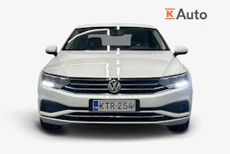 valkoinen Volkswagen Passat 2020 kuva 4.