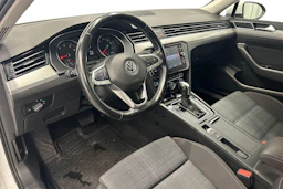 valkoinen Volkswagen Passat 2020 kuva 6.