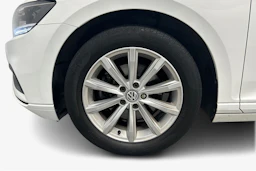 valkoinen Volkswagen Passat 2020 kuva 9.