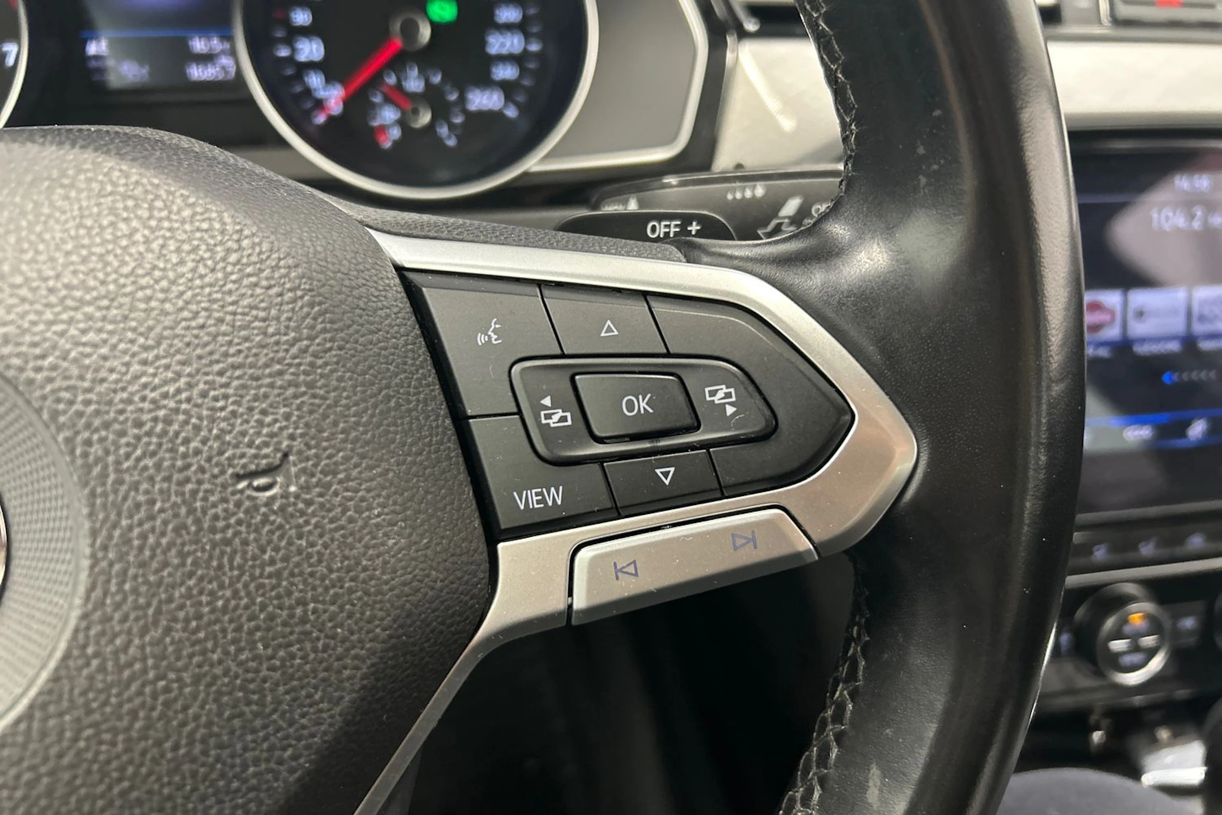 valkoinen Volkswagen Passat 2020 kuva 18.