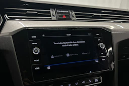 valkoinen Volkswagen Passat 2020 kuva 19.