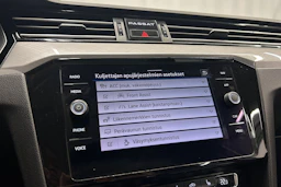 valkoinen Volkswagen Passat 2020 kuva 21.
