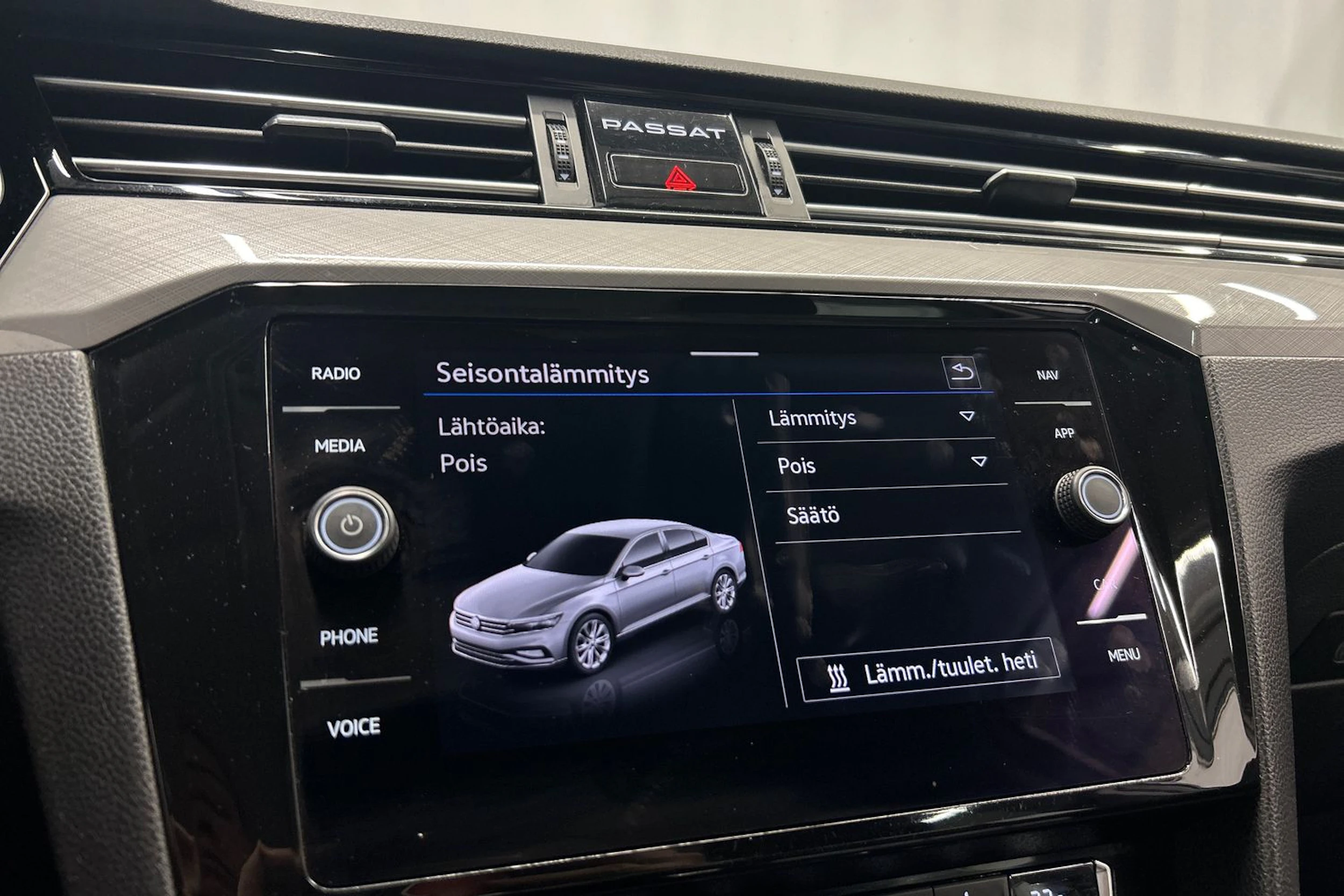 valkoinen Volkswagen Passat 2020 kuva 22.