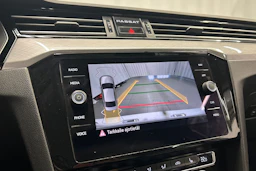 valkoinen Volkswagen Passat 2020 kuva 23.