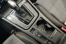 valkoinen Volkswagen Passat 2020 kuva 25.