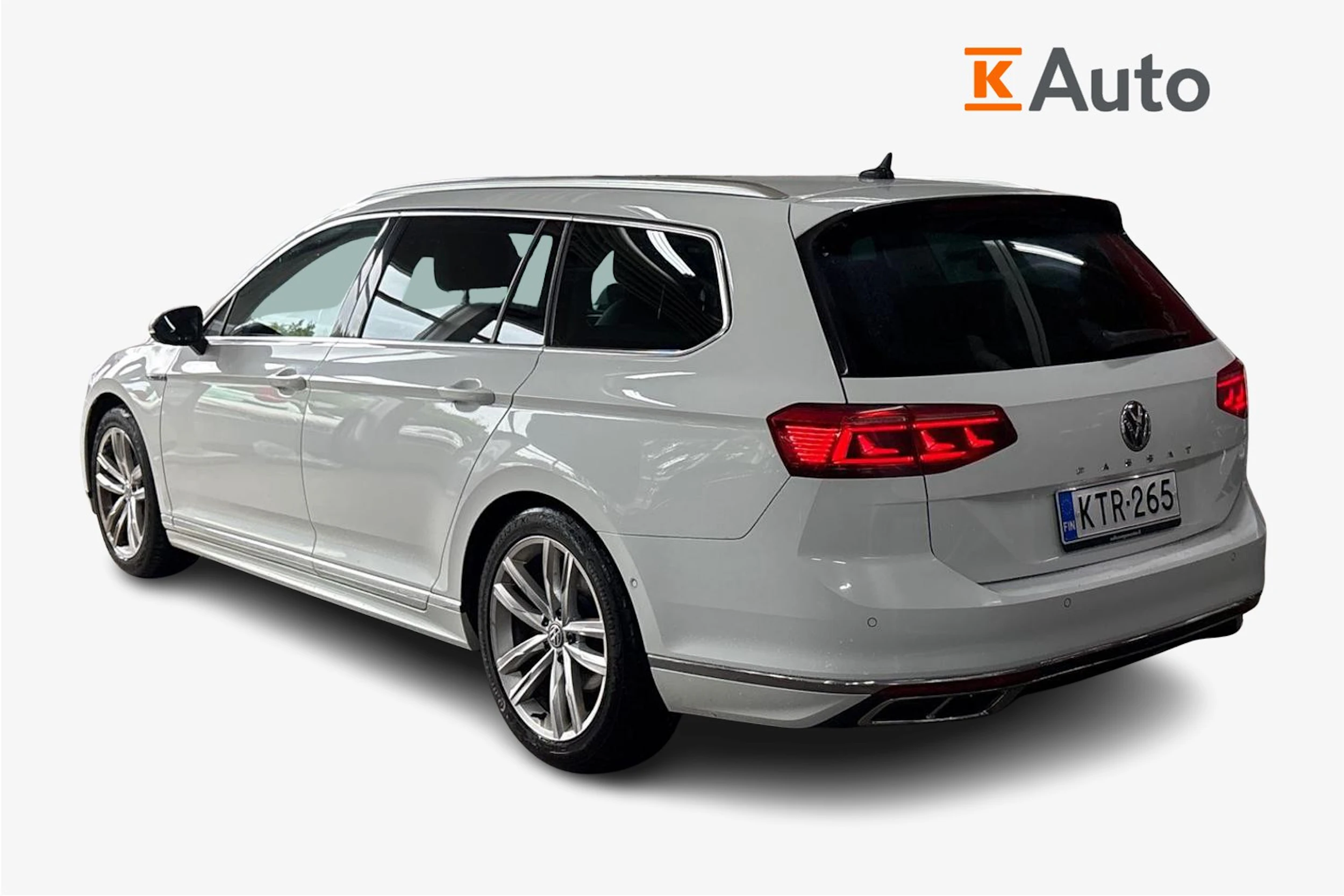 Valkoinen Volkswagen PASSAT 2020 kuva 2.