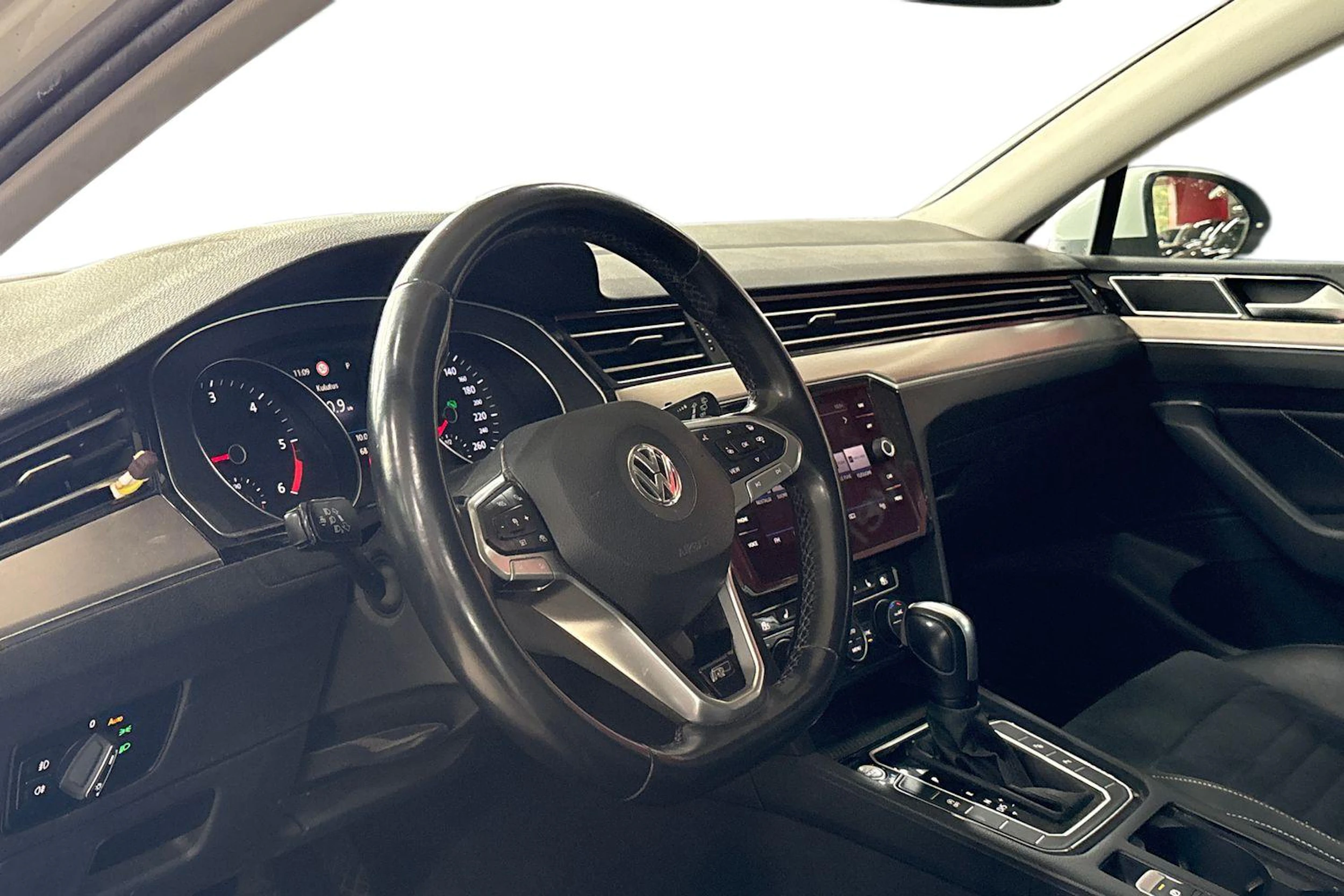 Valkoinen Volkswagen PASSAT 2020 kuva 3.