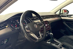 Valkoinen Volkswagen PASSAT 2020 kuva 3.