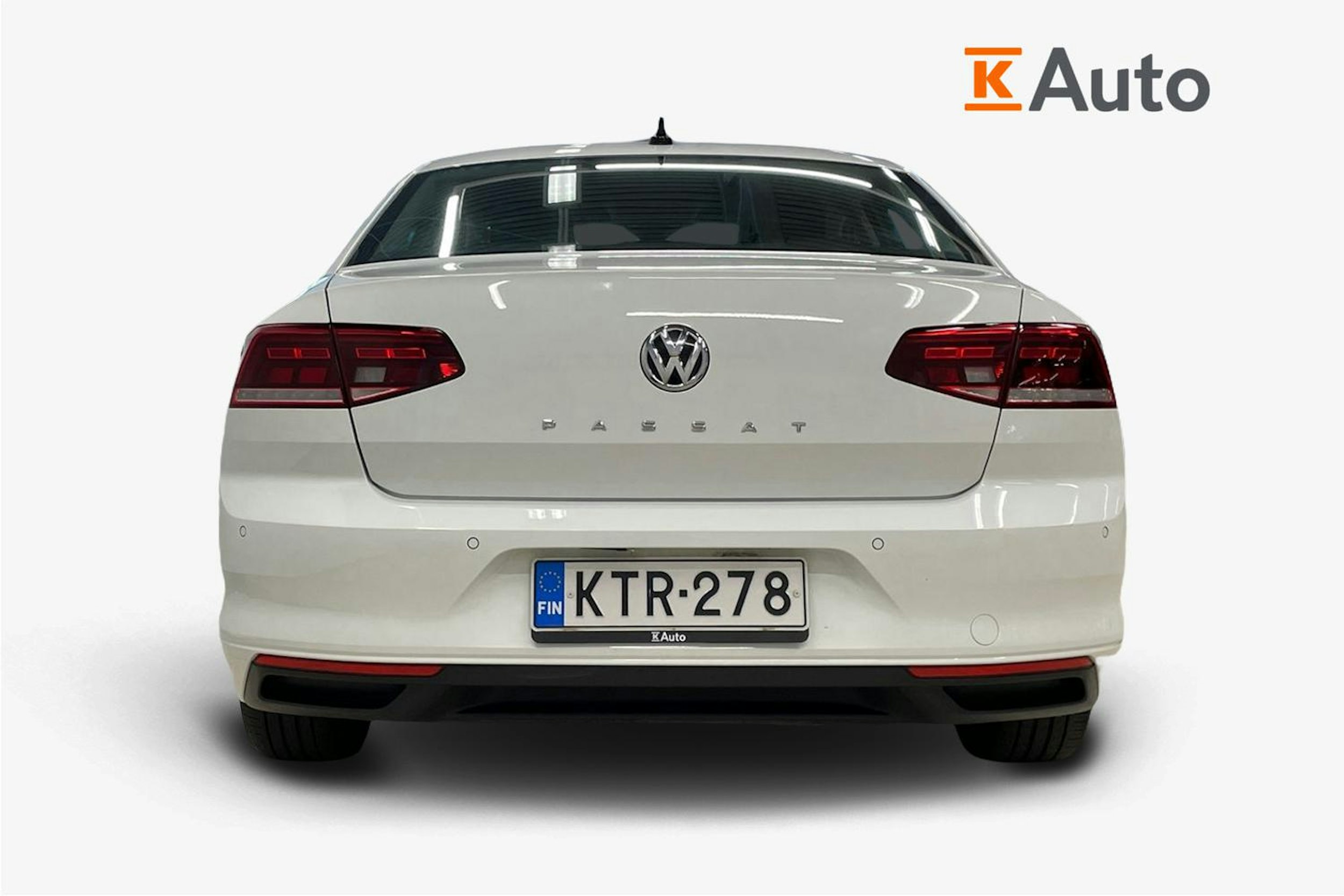 valkoinen Volkswagen Passat 2020 kuva 3.