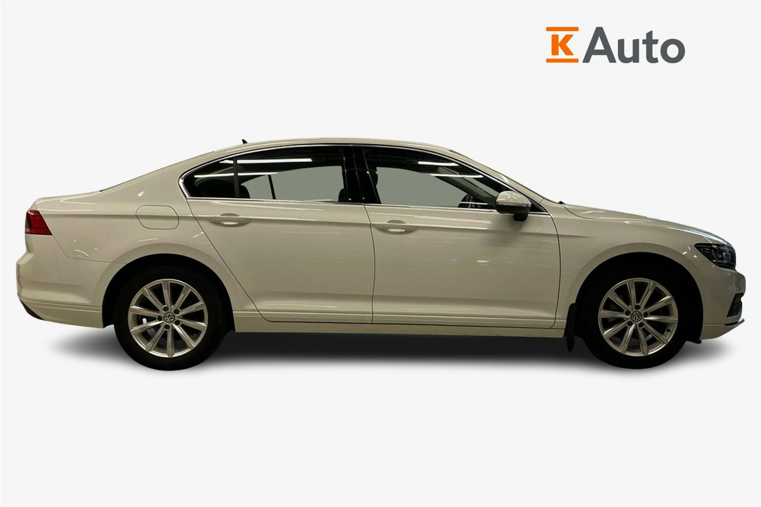 valkoinen Volkswagen Passat 2020 kuva 6.