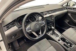 valkoinen Volkswagen Passat 2020 kuva 7.