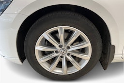 valkoinen Volkswagen Passat 2020 kuva 11.