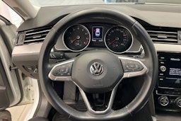 valkoinen Volkswagen Passat 2020 kuva 14.